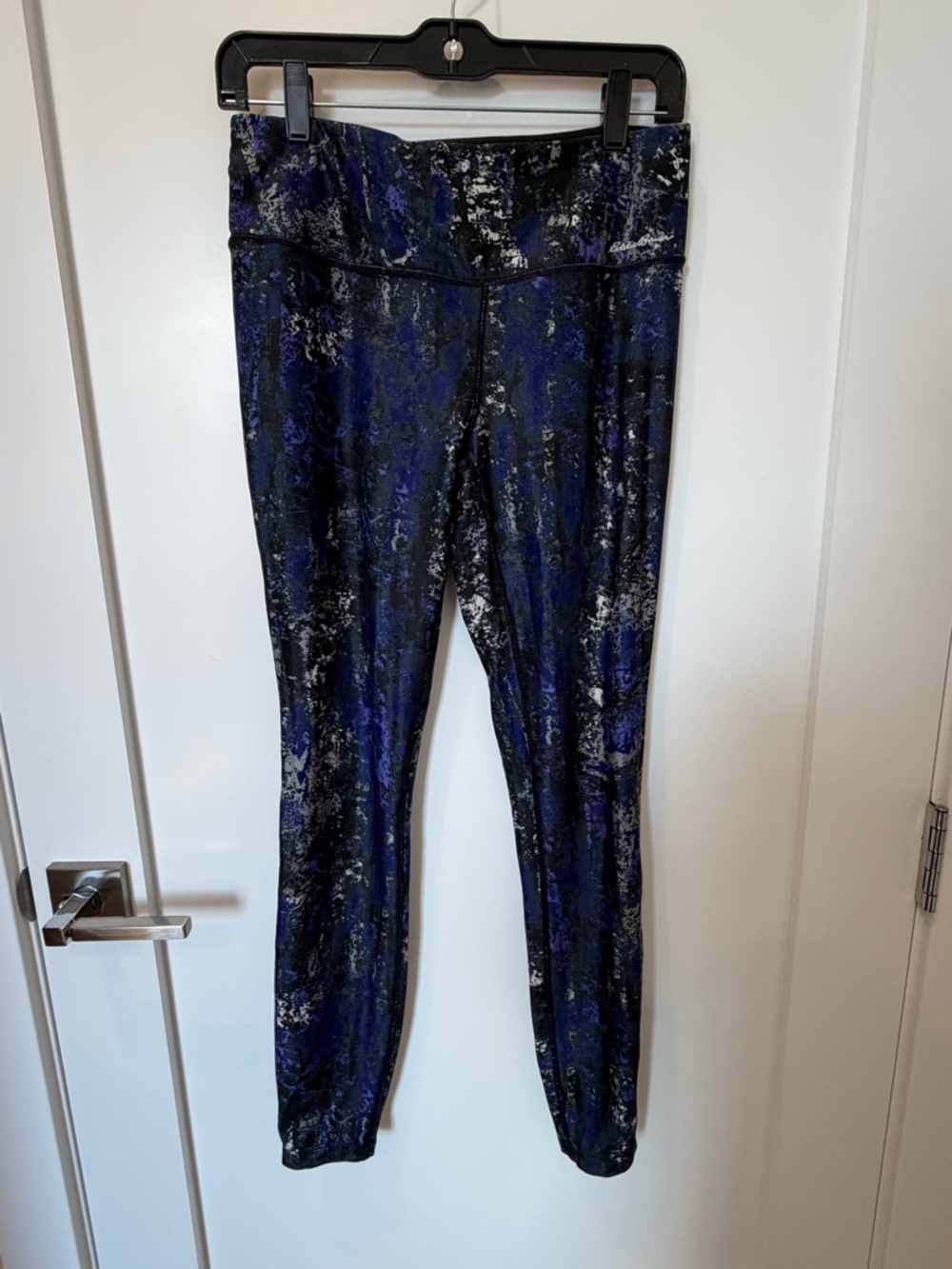 Eddie Bauer Printed Athletic Leggings in Purple, White & Black
